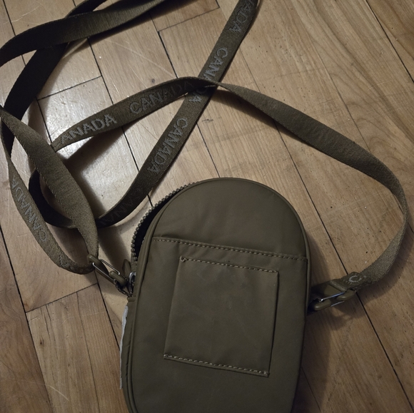 💢SOLD💢 Lululemon Crossbody Team Canada, Olive Green Bag - Picture 3 of 8